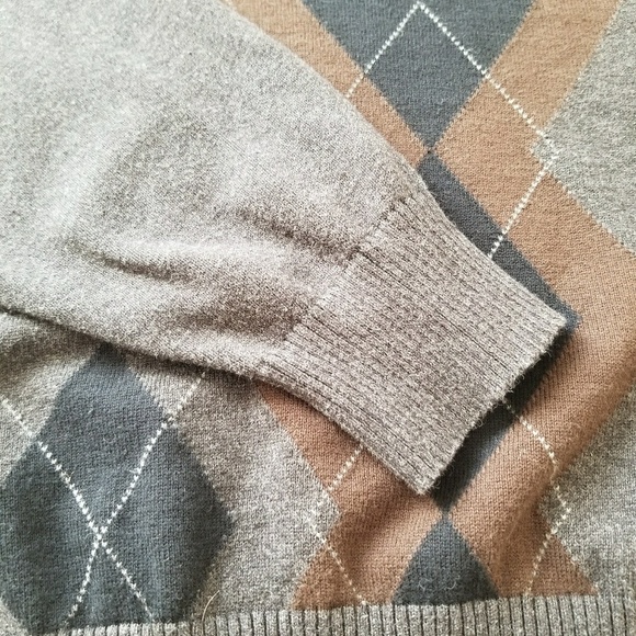 Men's V-Neck Argyle Sweater - Gray and Brown - Picture 5 of 6